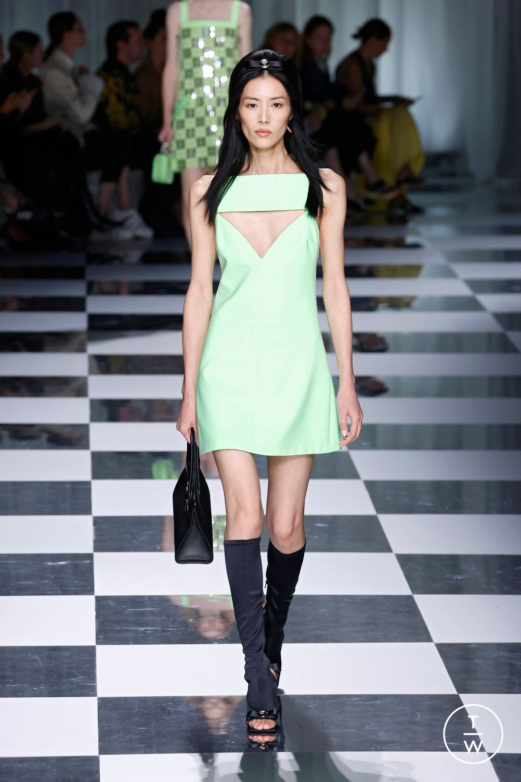 Fashion Week Milan Spring/Summer 2024 look 52 from the Versace collection 女装