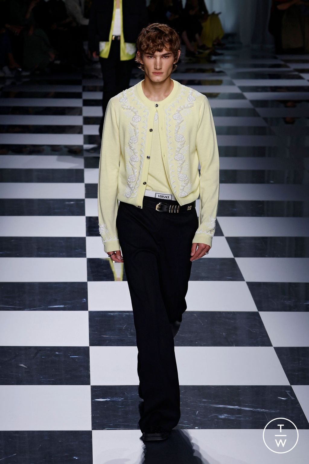 Fashion Week Milan Spring/Summer 2024 look 61 from the Versace collection 女装