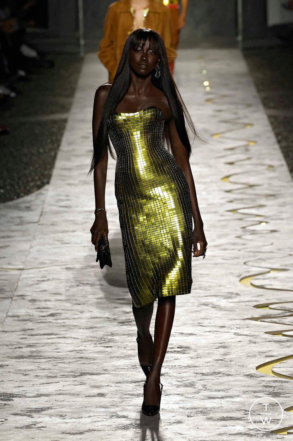 Fashion Week Milan Spring/Summer 2025 look 28 from the Versace collection womenswear