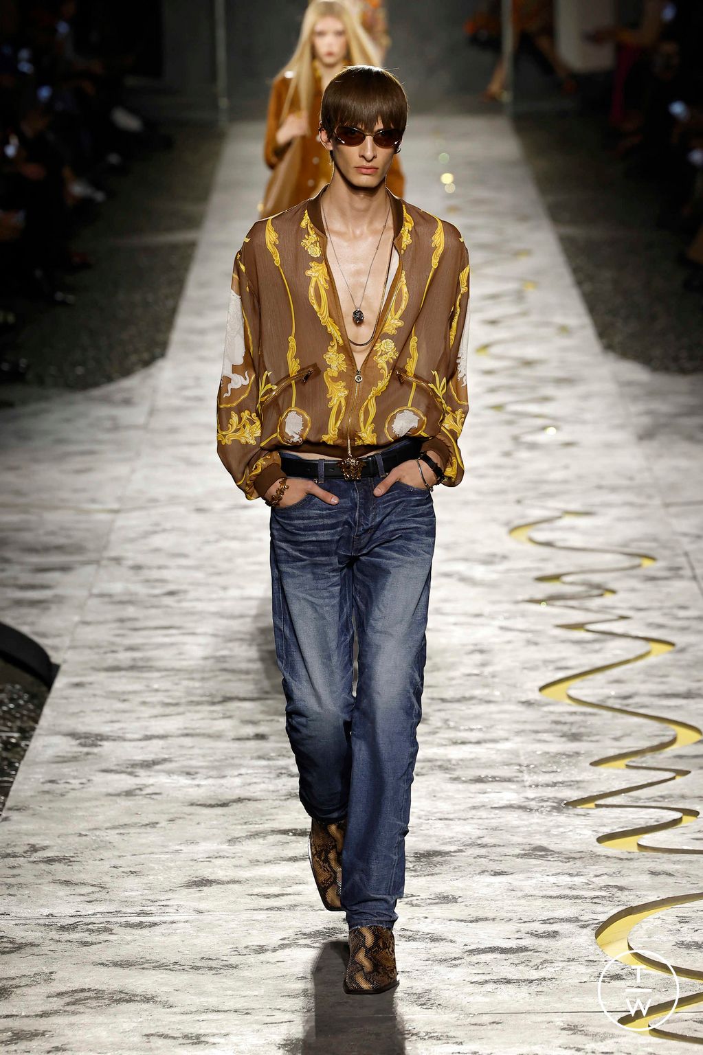 Fashion Week Milan Spring/Summer 2025 look 31 from the Versace collection womenswear