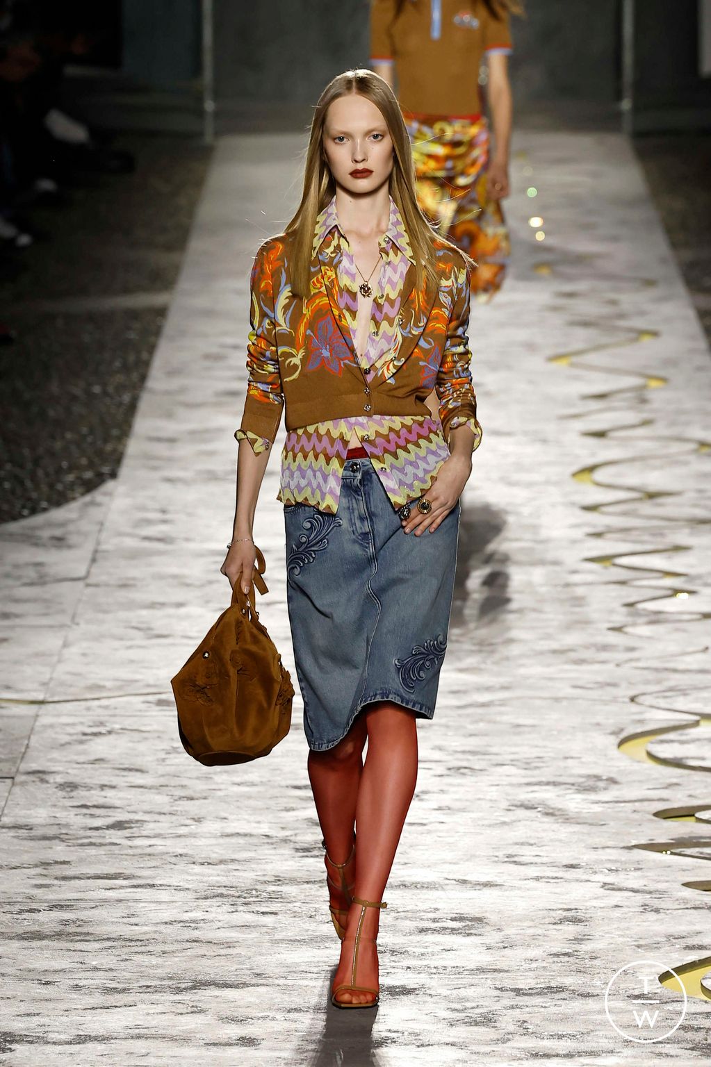 Fashion Week Milan Spring/Summer 2025 look 33 from the Versace collection womenswear