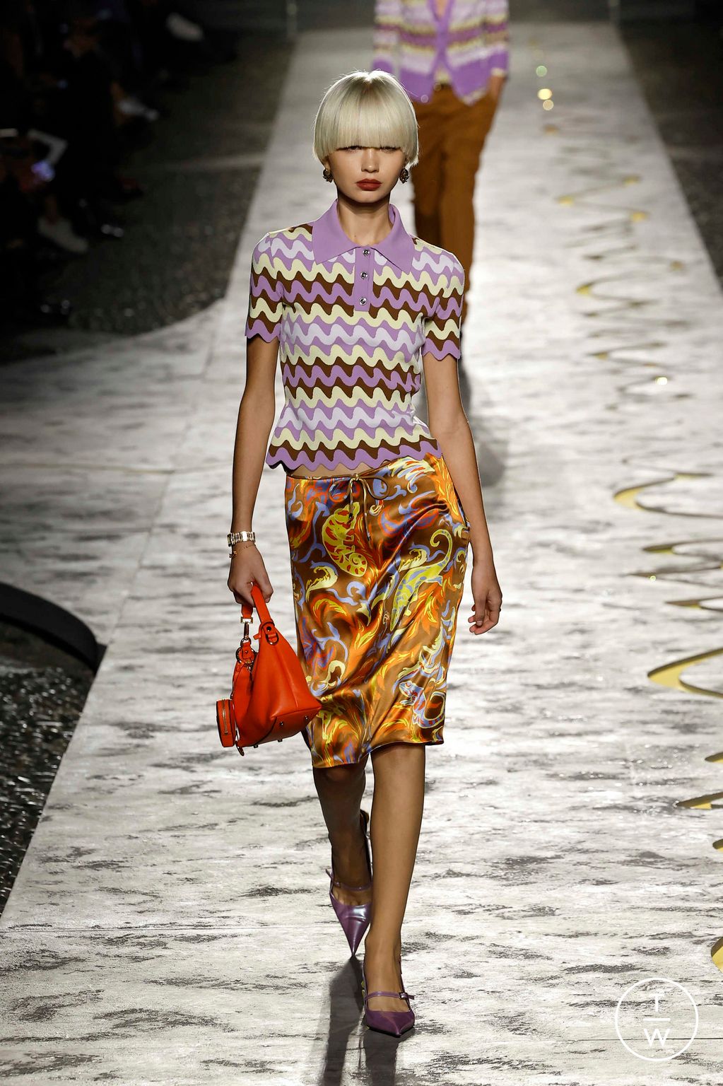 Fashion Week Milan Spring/Summer 2025 look 37 from the Versace collection womenswear