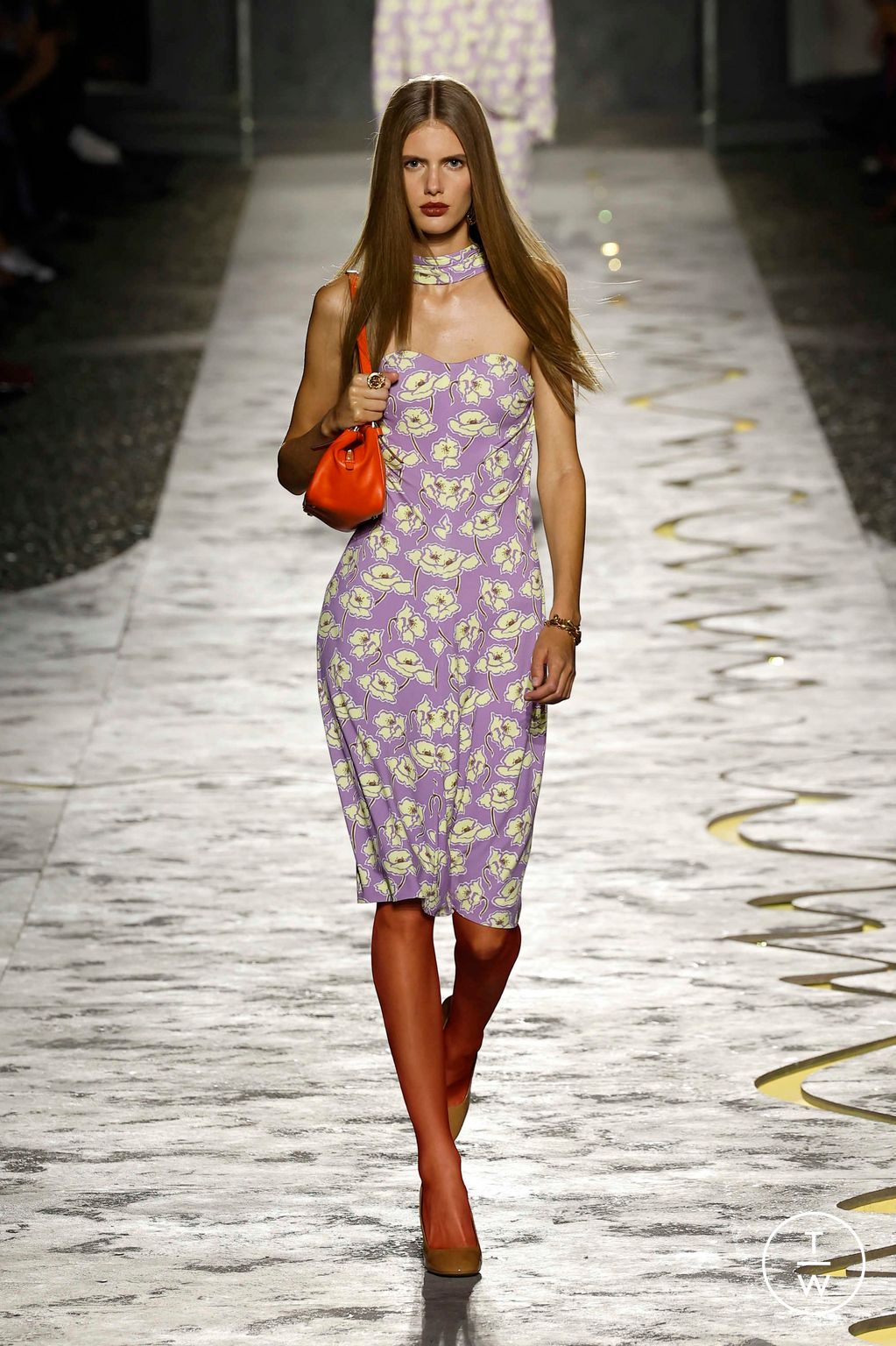 スーツ VERSACE SS25 TOP CON GRECA (AUD01047 1A10011A1001) Versace SS25 womenswear #47 - Tagwalk: The Fashion Search Engine