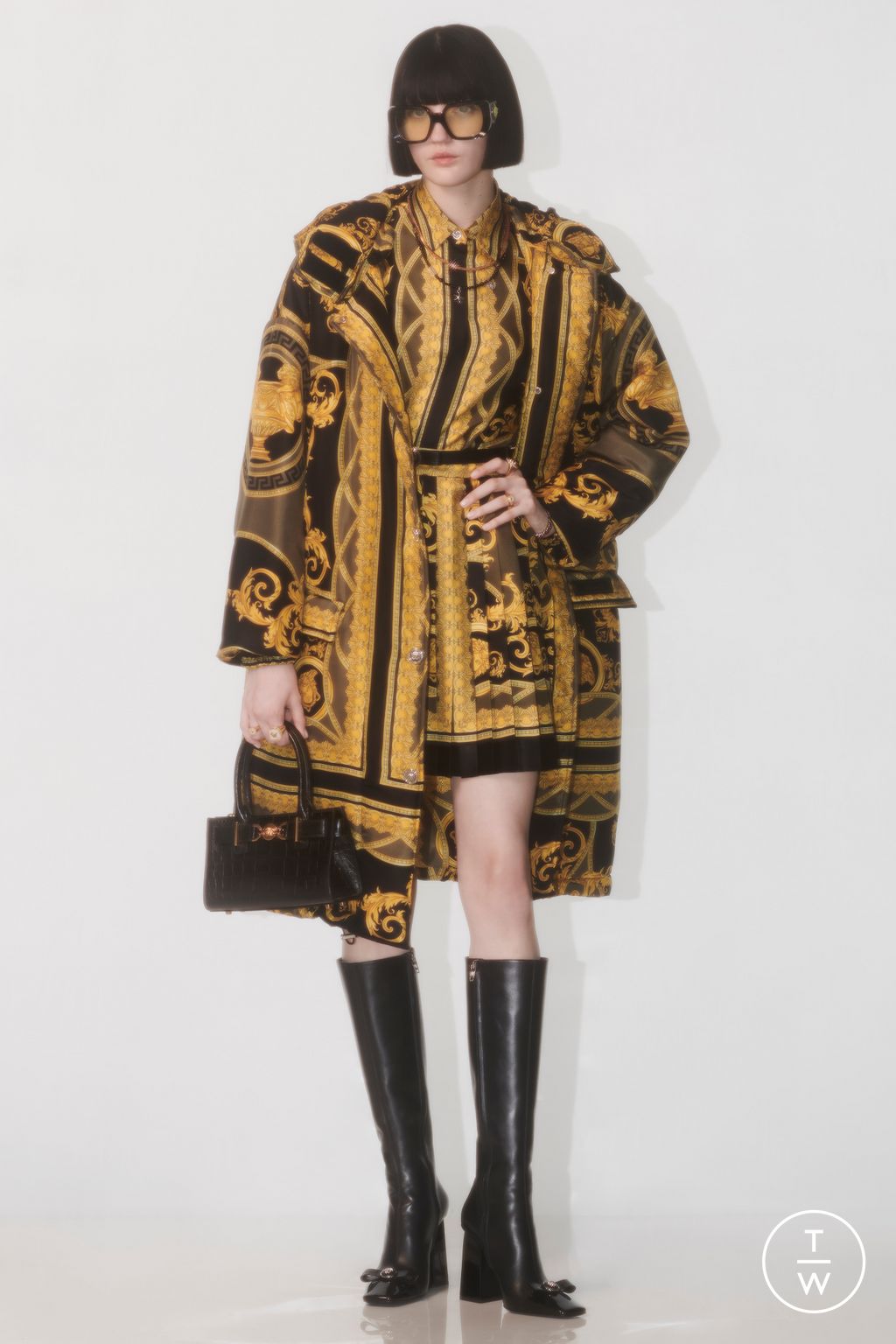 Fashion Week Milan Pre-Fall 2024 look 25 from the Versace collection womenswear