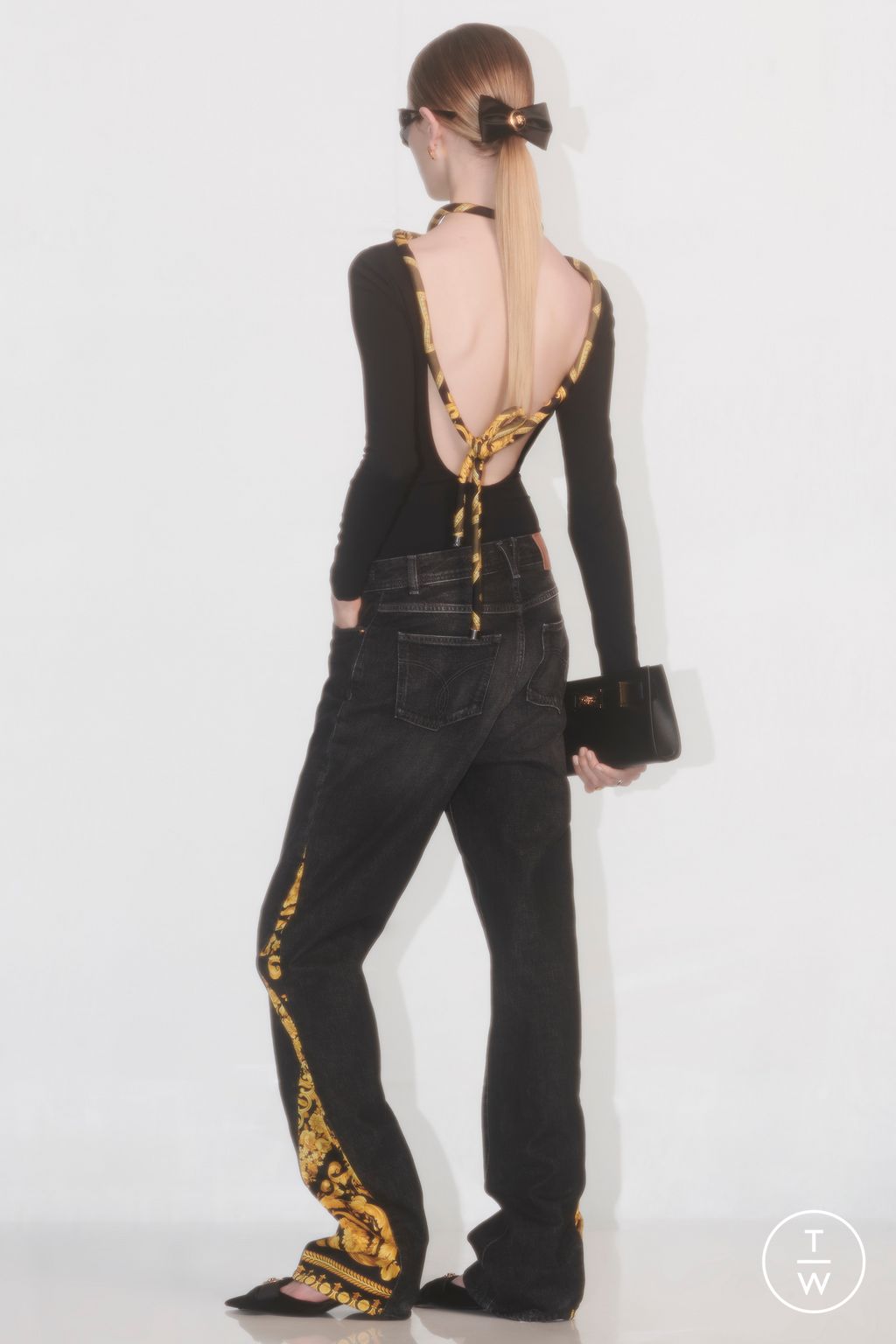 Fashion Week Milan Pre-Fall 2024 look 26 from the Versace collection 女装