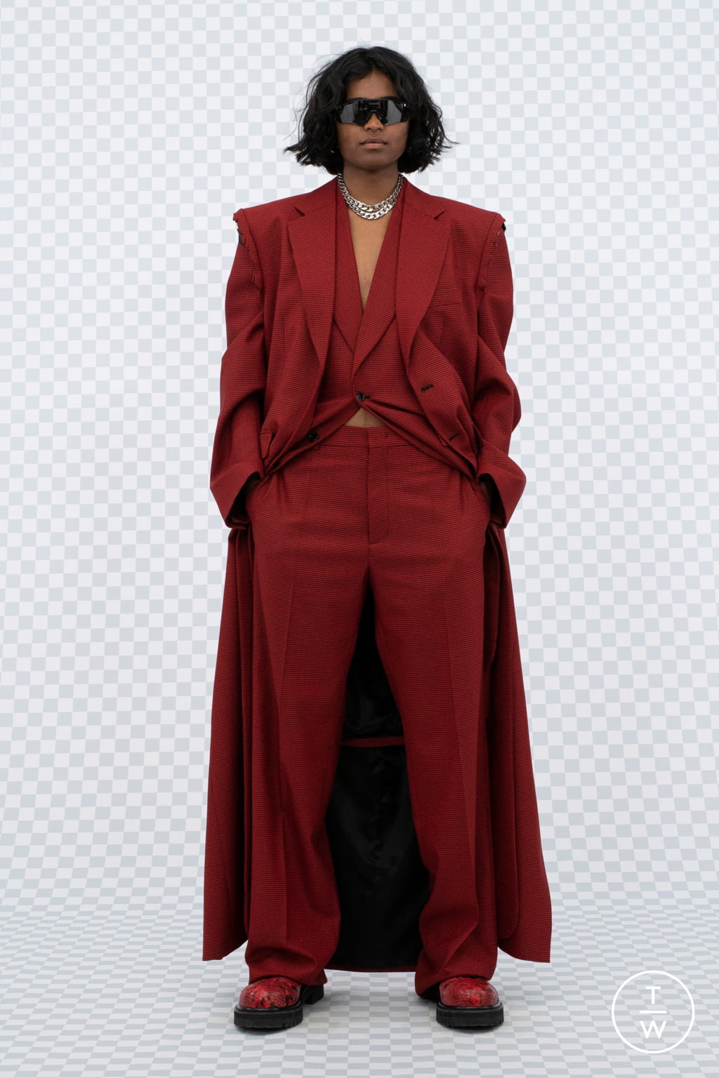 Fashion Week Paris Spring/Summer 2022 look 31 from the VETEMENTS collection 女装