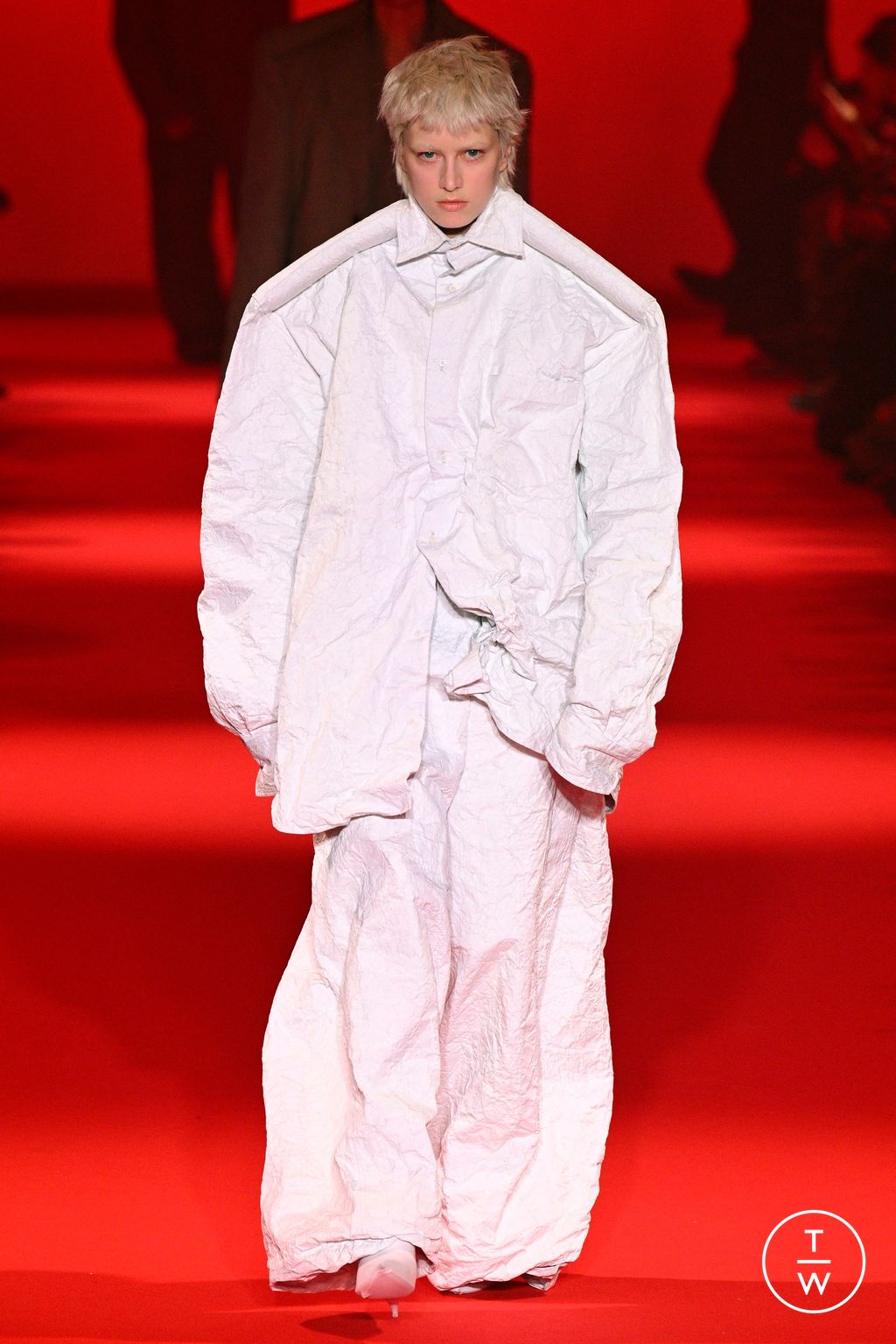Fashion Week Paris Fall/Winter 2024 look 5 from the VETEMENTS collection 女装
