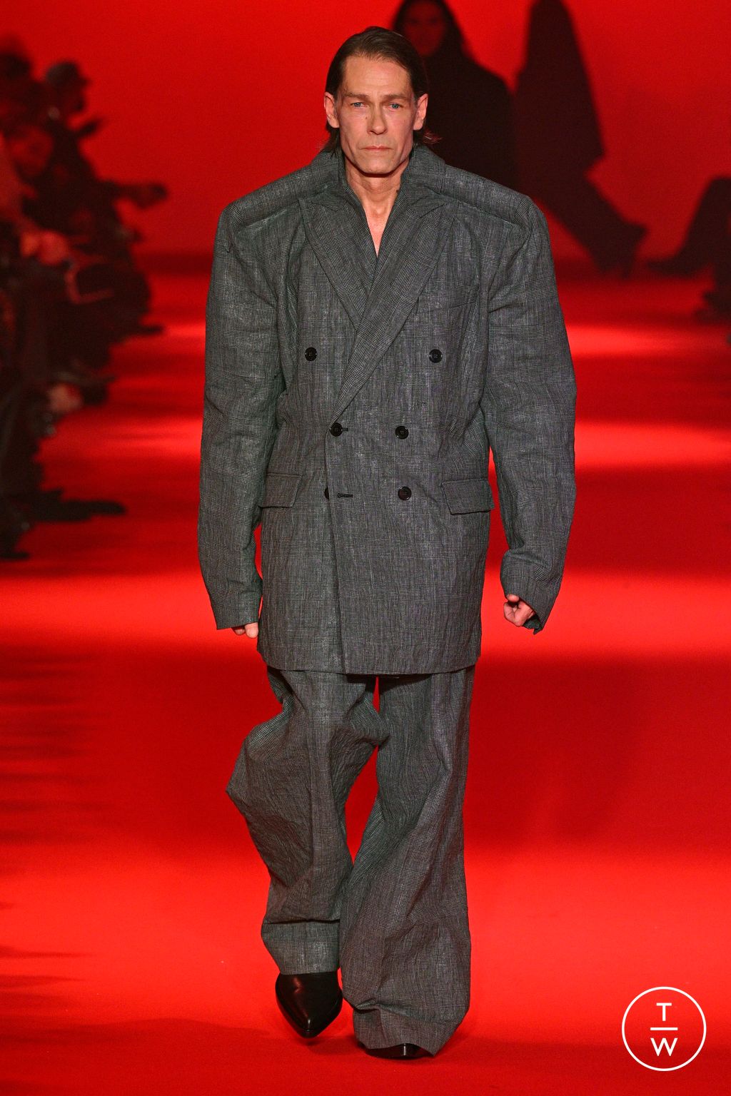 Fashion Week Paris Fall/Winter 2024 look 7 from the VETEMENTS collection womenswear