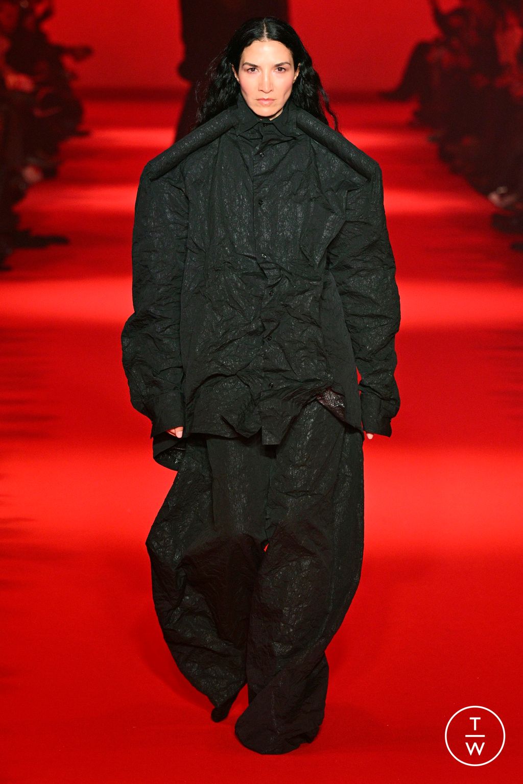 Fashion Week Paris Fall/Winter 2024 look 8 from the VETEMENTS collection 女装