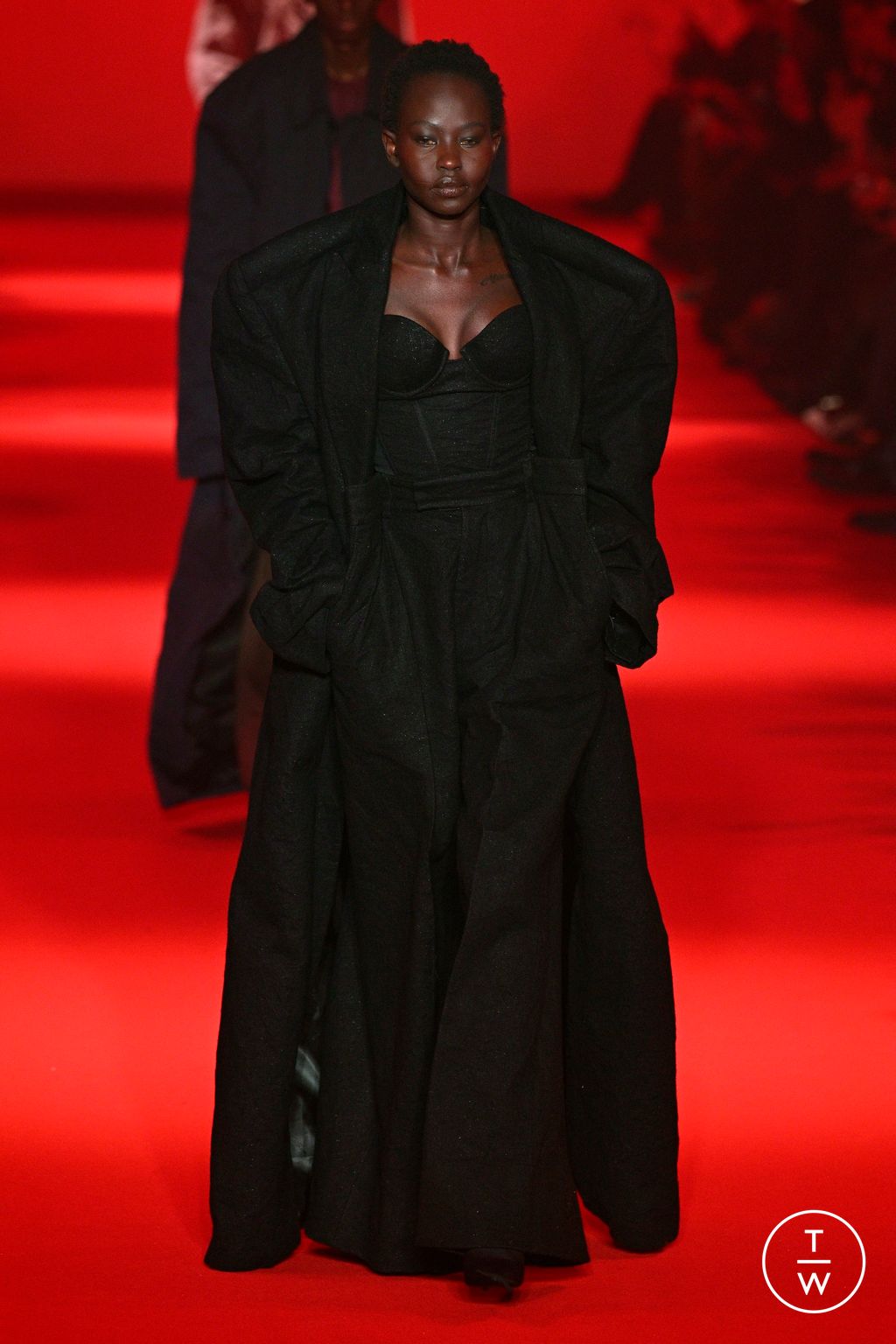 Fashion Week Paris Fall/Winter 2024 look 9 from the VETEMENTS collection womenswear