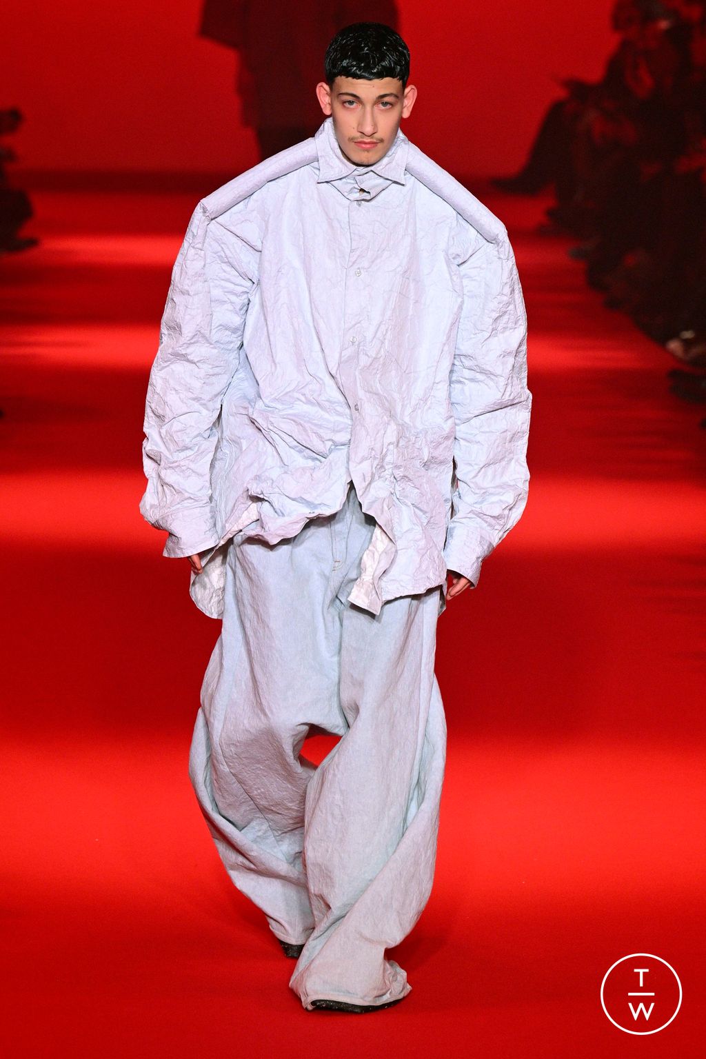 Fashion Week Paris Fall/Winter 2024 look 12 from the VETEMENTS collection 女装