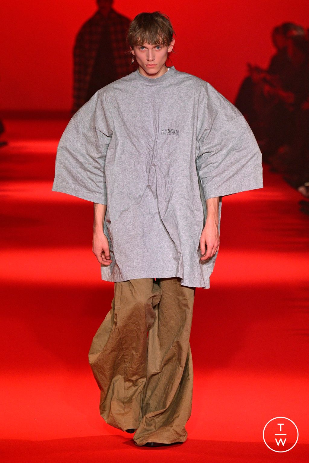 Fashion Week Paris Fall/Winter 2024 look 13 from the VETEMENTS collection womenswear
