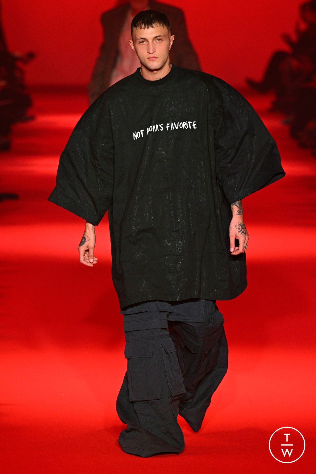 Fashion Week Paris Fall/Winter 2024 look 15 from the VETEMENTS collection womenswear