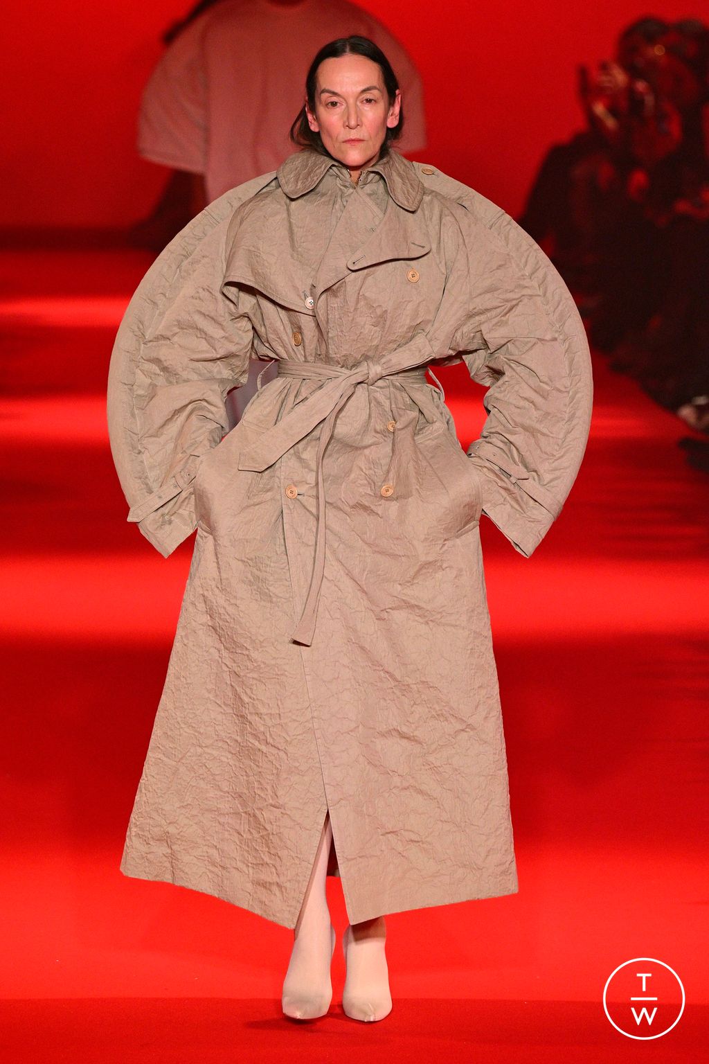 Fashion Week Paris Fall/Winter 2024 look 19 from the VETEMENTS collection womenswear