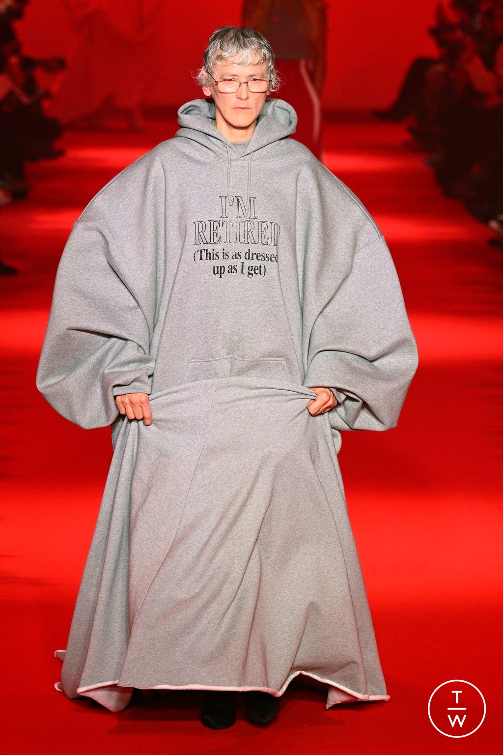 Fashion Week Paris Fall/Winter 2024 look 28 from the VETEMENTS collection 女装