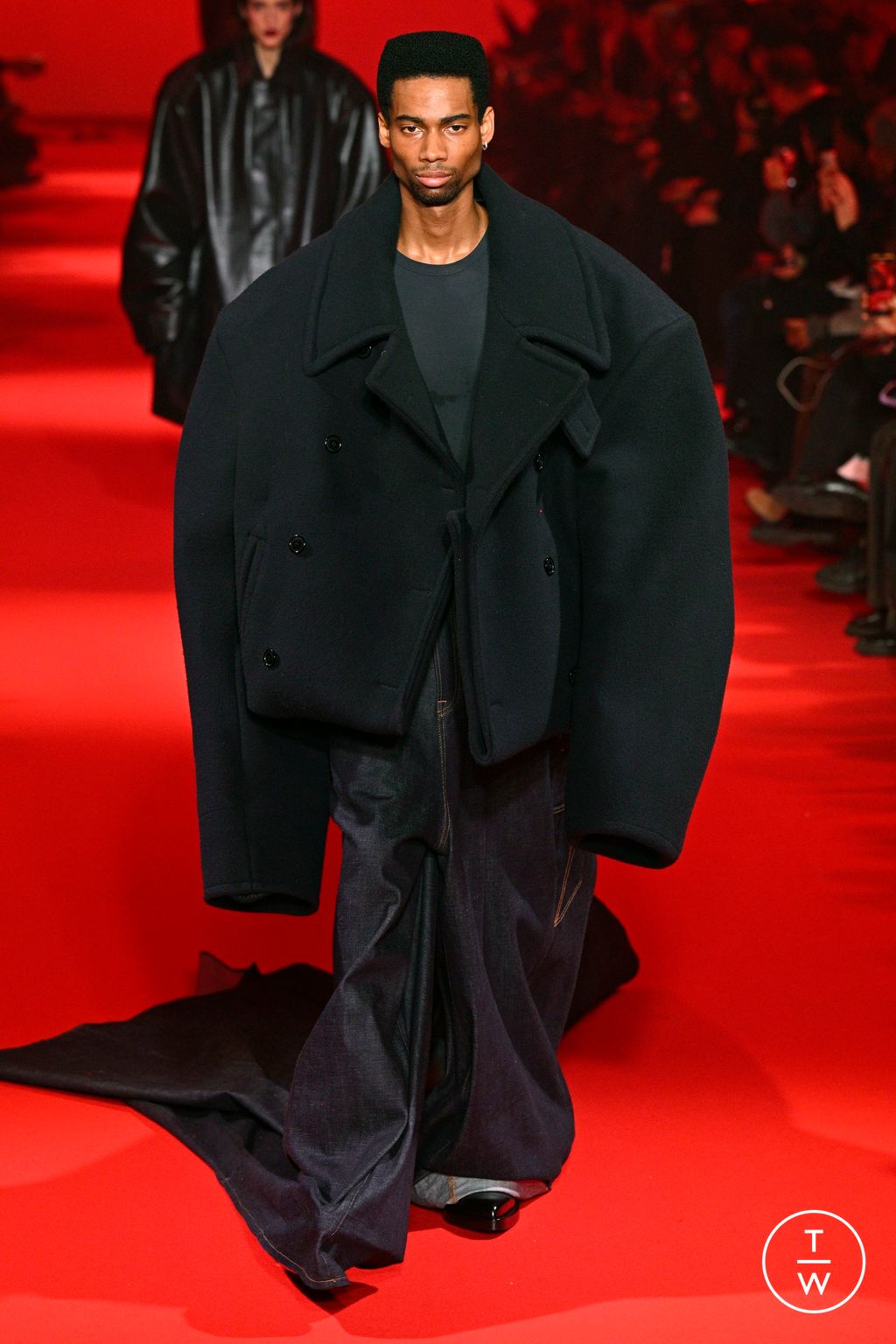 Fashion Week Paris Fall/Winter 2024 look 33 from the VETEMENTS collection womenswear