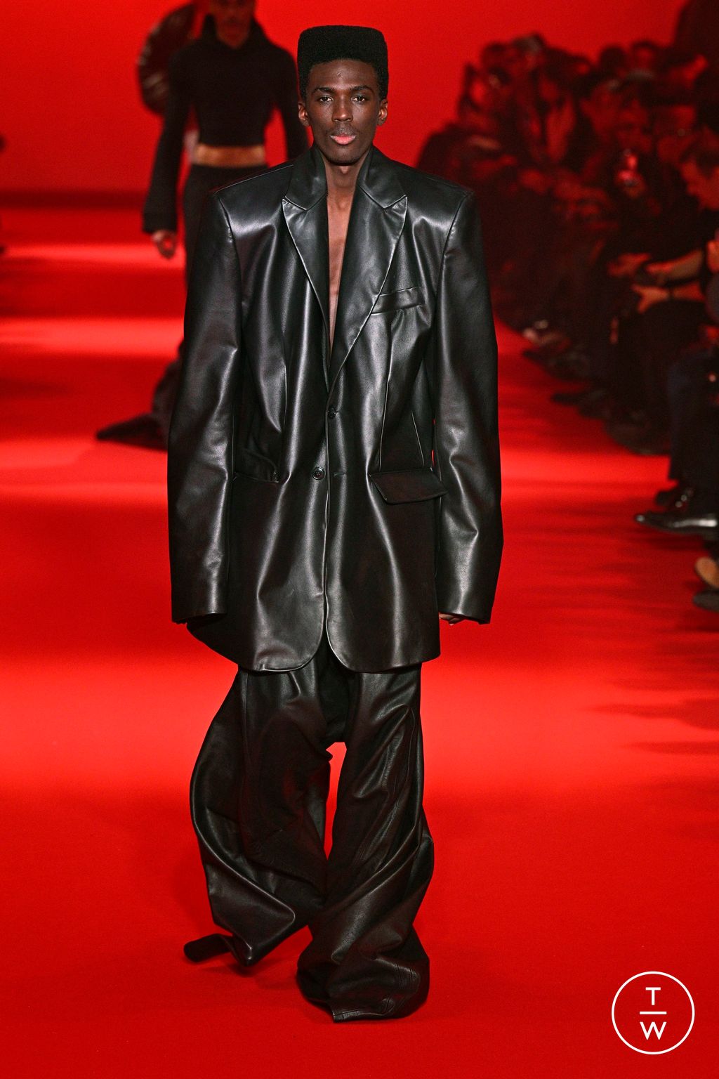 Fashion Week Paris Fall/Winter 2024 look 35 from the VETEMENTS collection 女装