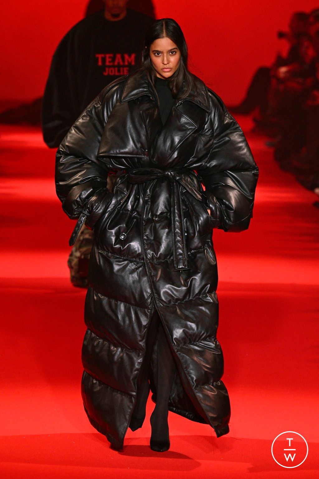 Fashion Week Paris Fall/Winter 2024 look 45 from the VETEMENTS collection 女装