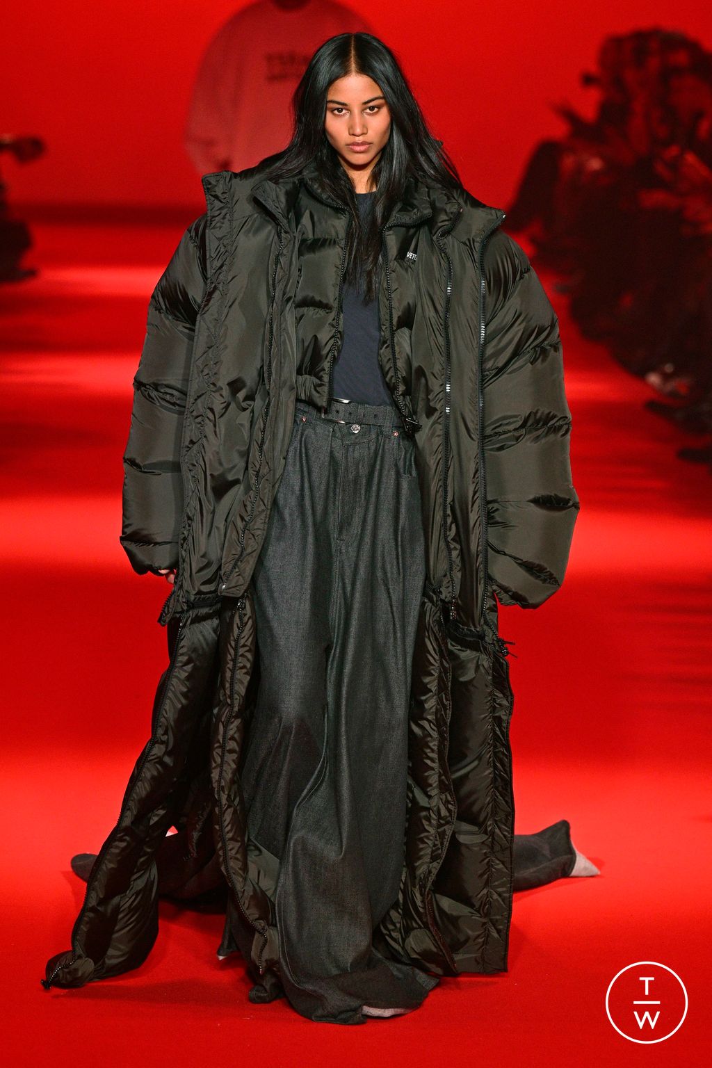 Fashion Week Paris Fall/Winter 2024 look 47 from the VETEMENTS collection womenswear