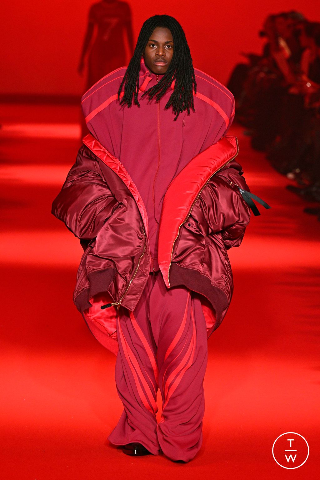 Fashion Week Paris Fall/Winter 2024 look 49 from the VETEMENTS collection 女装