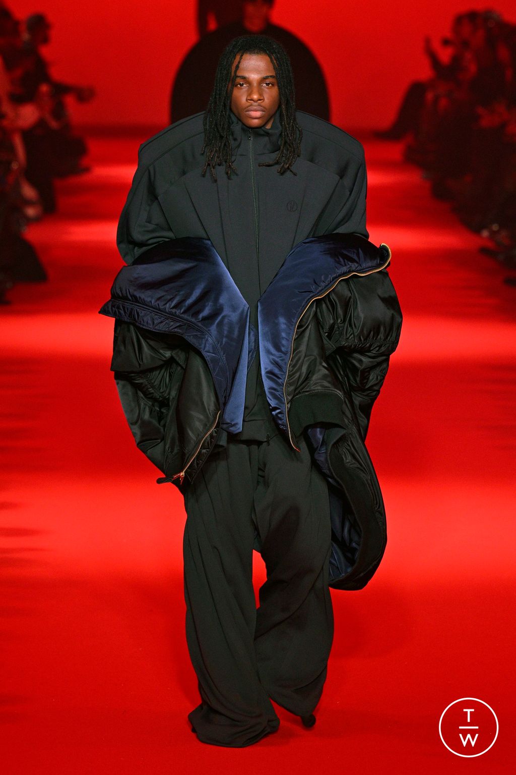 Fashion Week Paris Fall/Winter 2024 look 51 from the VETEMENTS collection 女装