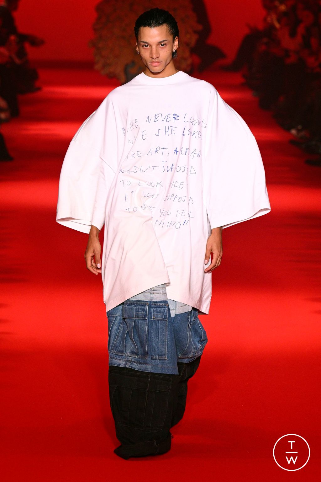 Fashion Week Paris Fall/Winter 2024 look 55 from the VETEMENTS collection 女装