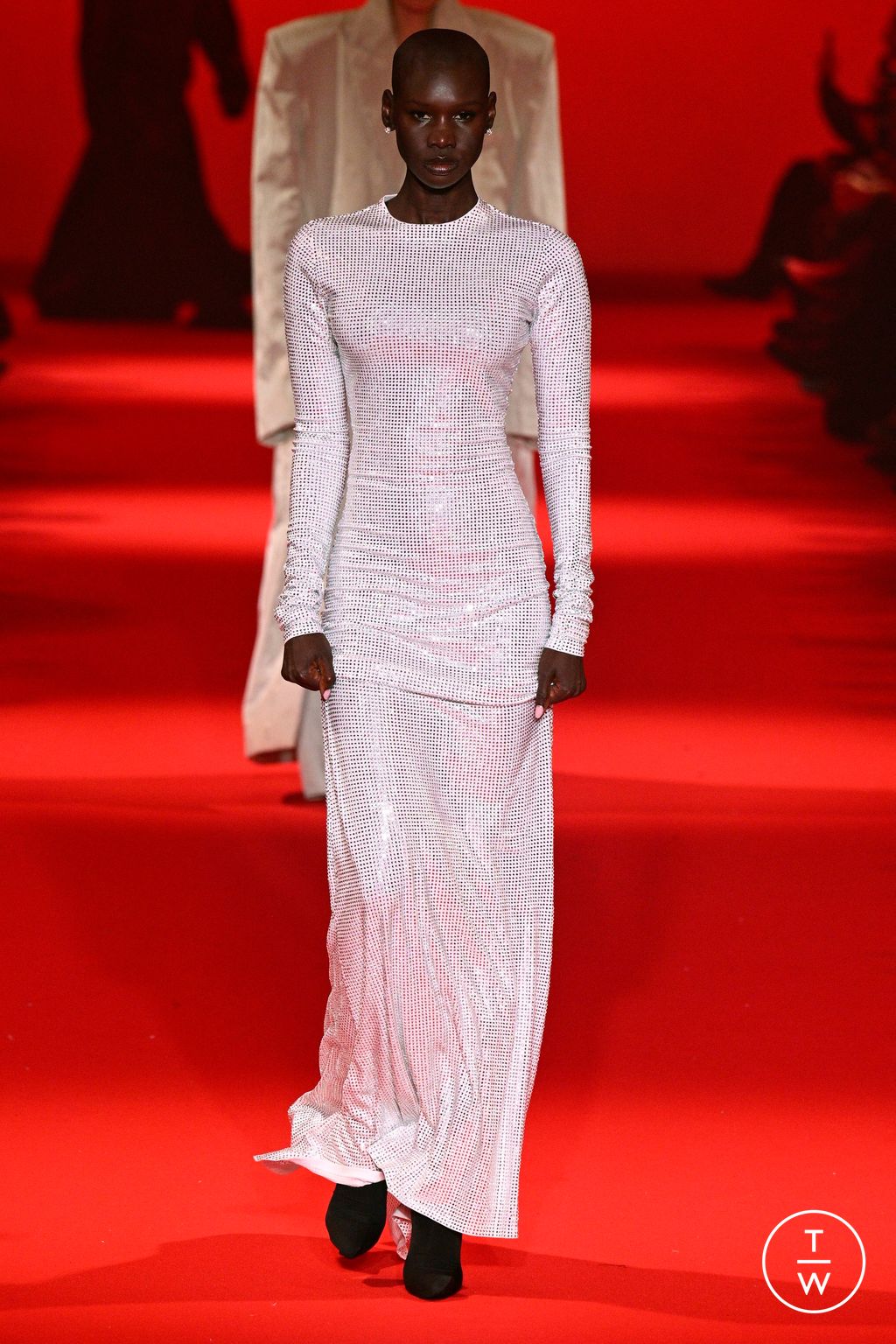 Fashion Week Paris Fall/Winter 2024 look 74 from the VETEMENTS collection 女装