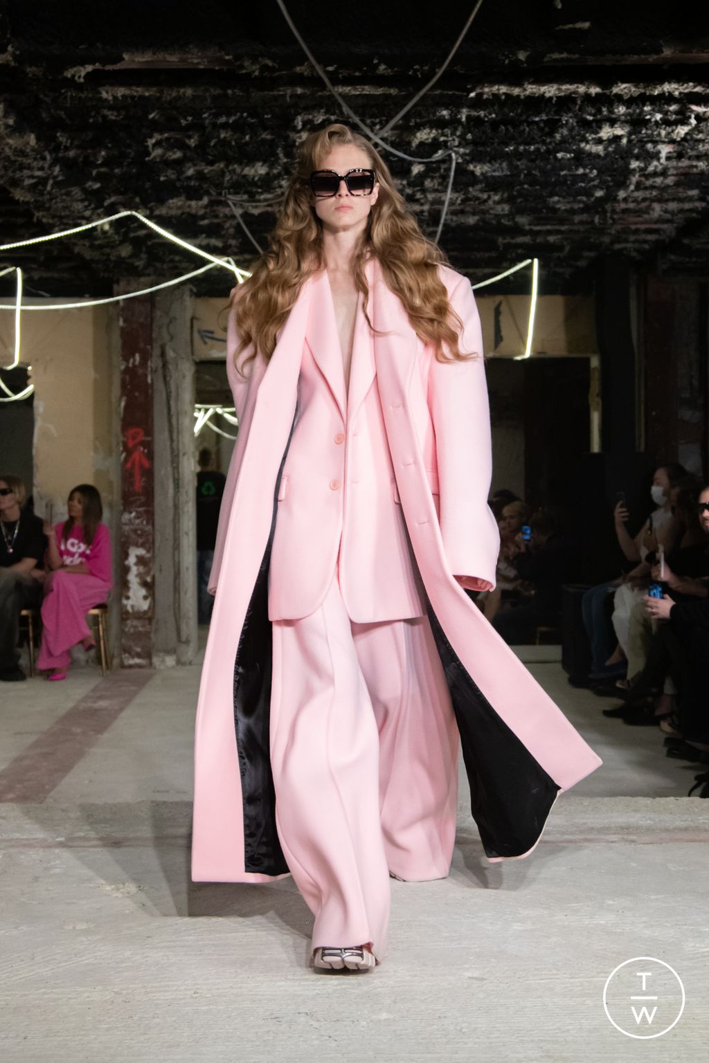 Fashion Week Paris Spring/Summer 2023 look 7 from the VETEMENTS collection womenswear
