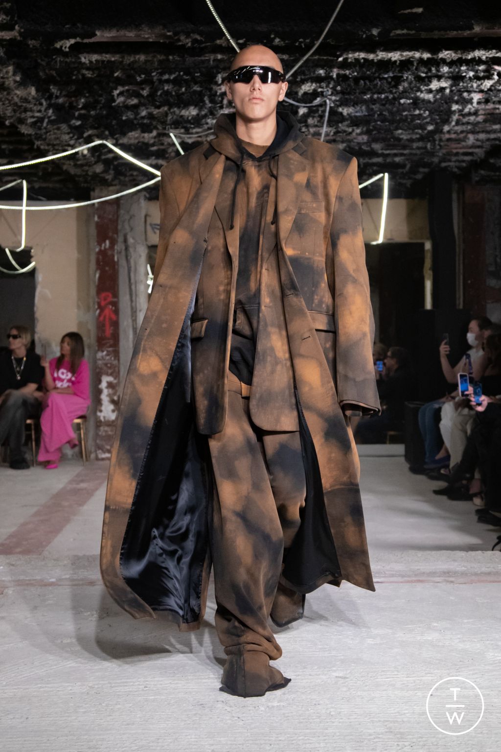 Fashion Week Paris Spring/Summer 2023 look 9 from the VETEMENTS collection womenswear