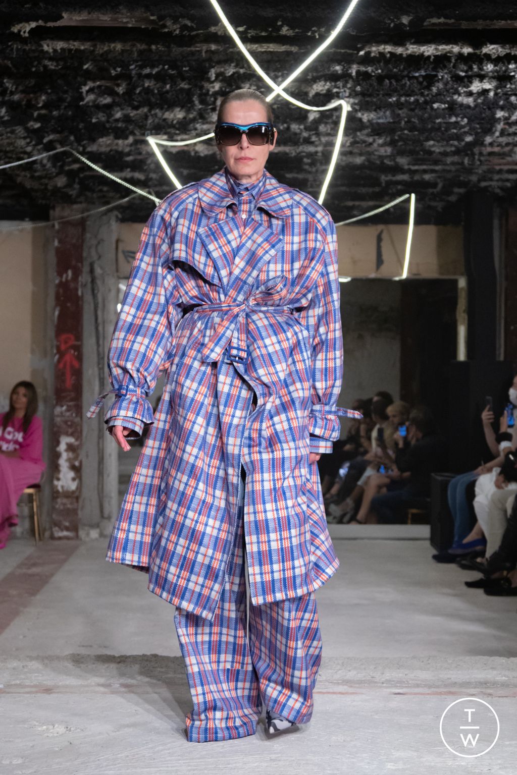 Fashion Week Paris Spring/Summer 2023 look 19 from the VETEMENTS collection womenswear