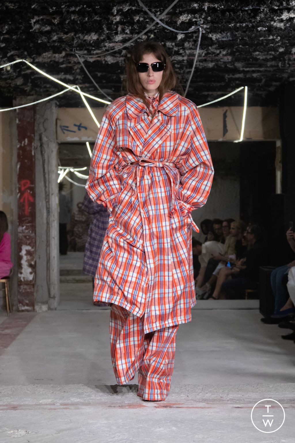 Fashion Week Paris Spring/Summer 2023 look 21 from the VETEMENTS collection womenswear