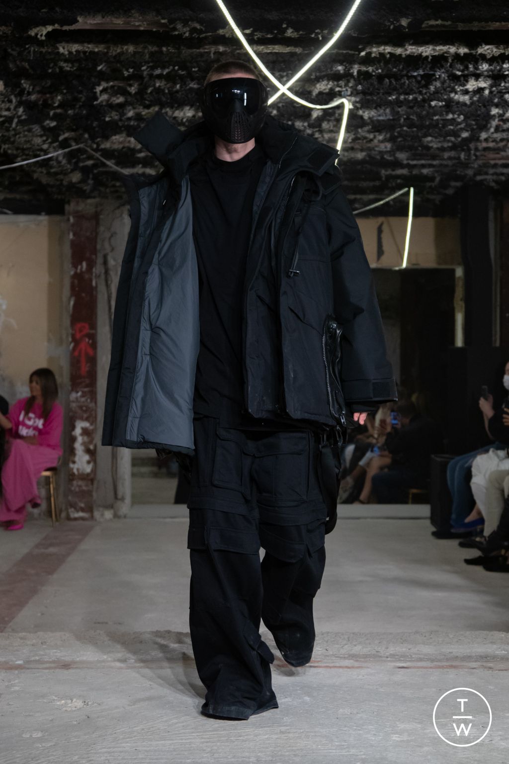 Fashion Week Paris Spring/Summer 2023 look 30 from the VETEMENTS collection womenswear
