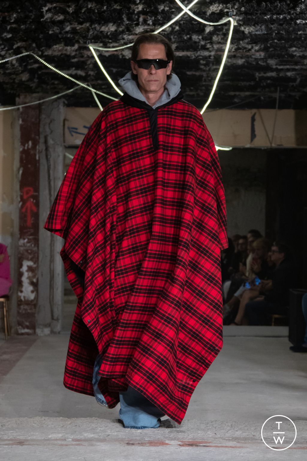 Fashion Week Paris Spring/Summer 2023 look 31 from the VETEMENTS collection womenswear