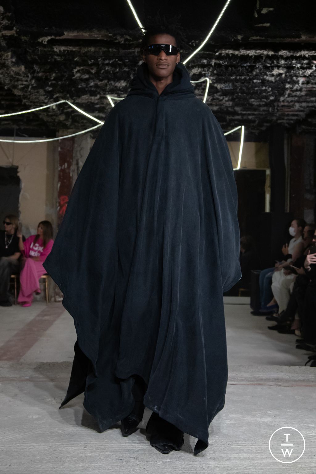 Fashion Week Paris Spring/Summer 2023 look 36 from the VETEMENTS collection 女装