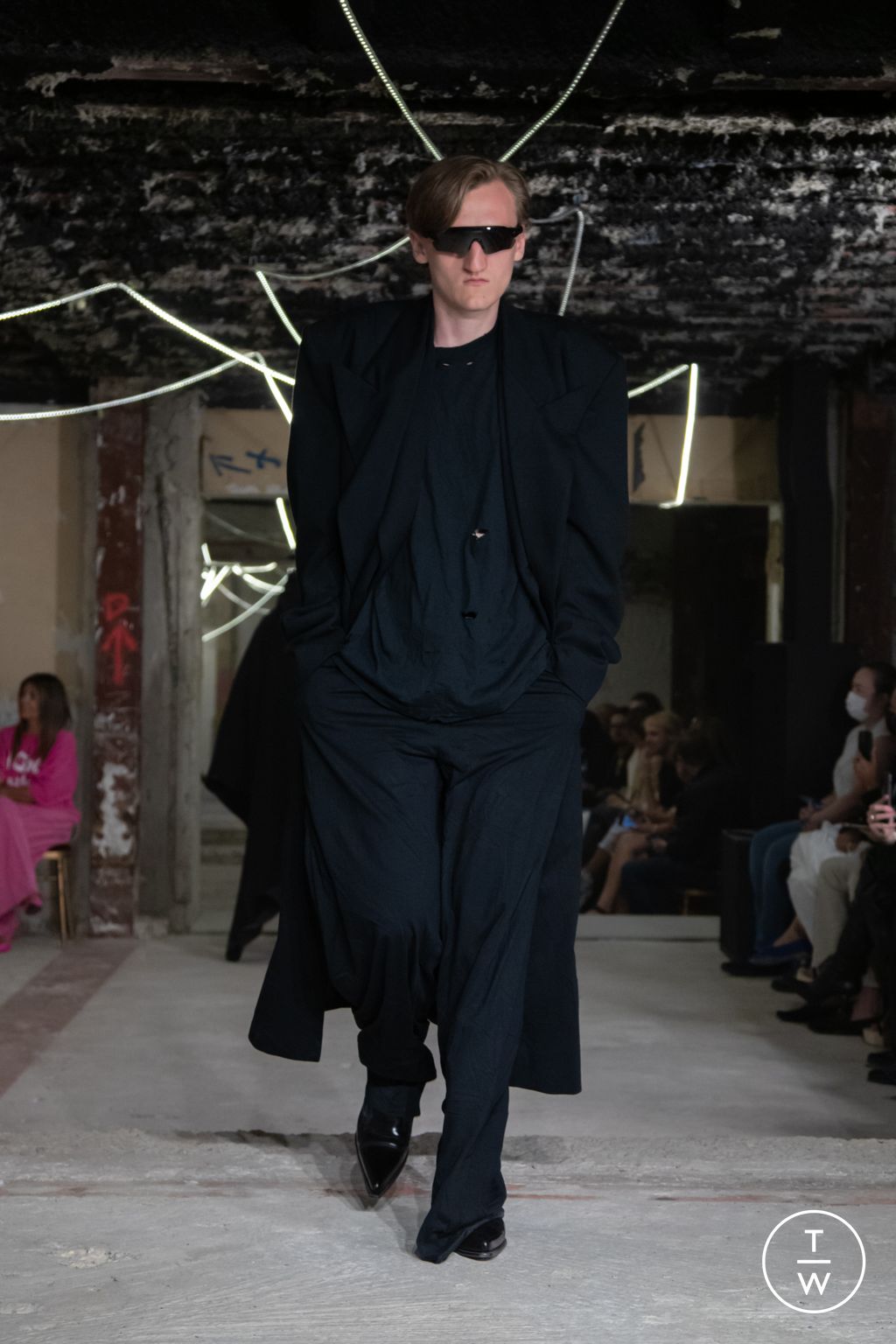 Fashion Week Paris Spring/Summer 2023 look 38 from the VETEMENTS collection womenswear