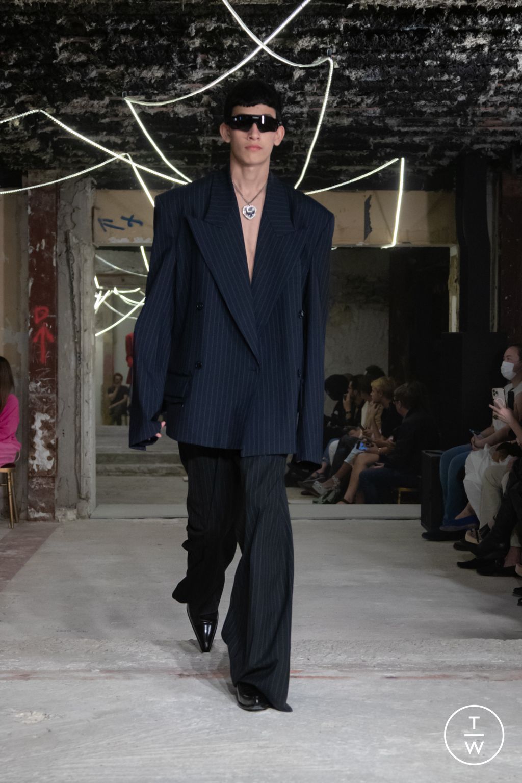 Fashion Week Paris Spring/Summer 2023 look 41 from the VETEMENTS collection womenswear