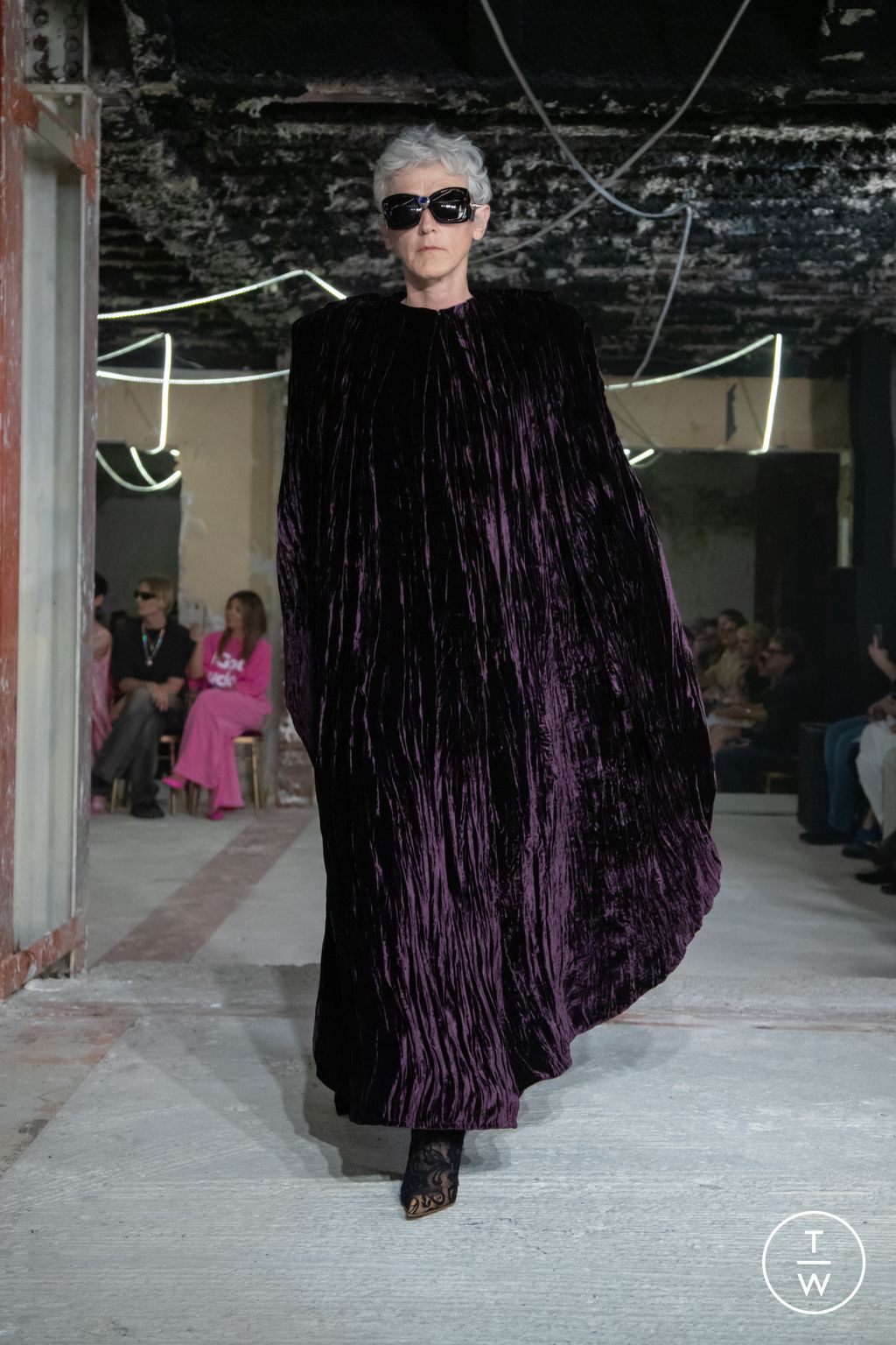Fashion Week Paris Spring/Summer 2023 look 52 from the VETEMENTS collection womenswear