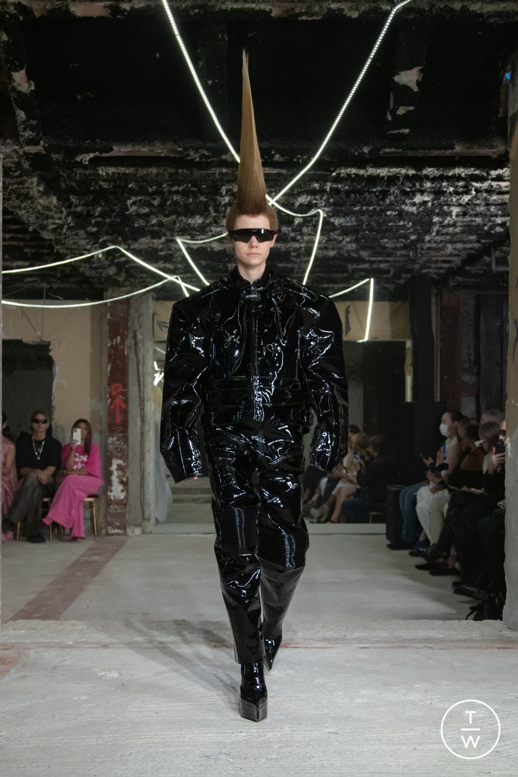 Fashion Week Paris Spring/Summer 2023 look 55 from the VETEMENTS collection womenswear