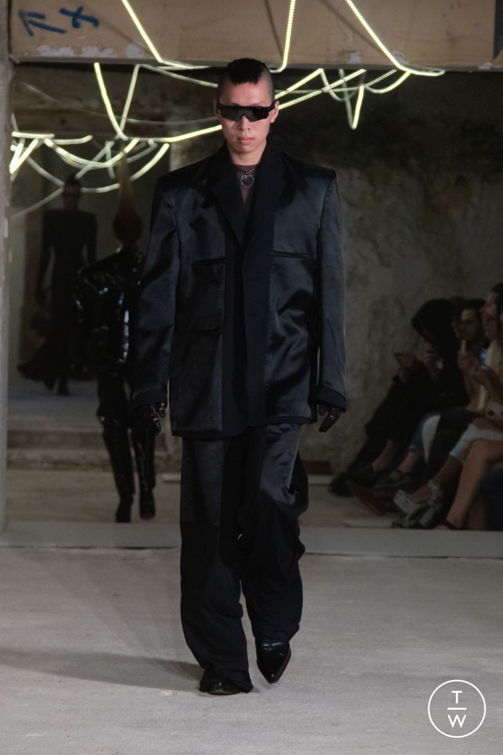 Fashion Week Paris Spring/Summer 2023 look 58 from the VETEMENTS collection 女装