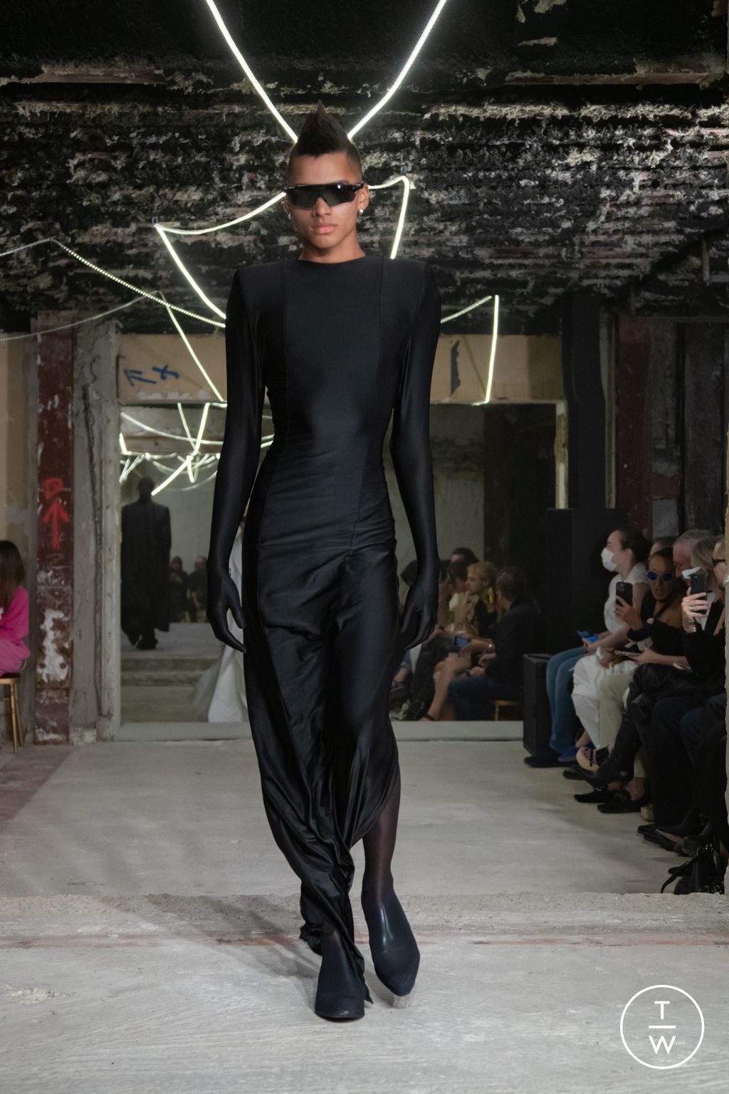 Fashion Week Paris Spring/Summer 2023 look 59 from the VETEMENTS collection 女装