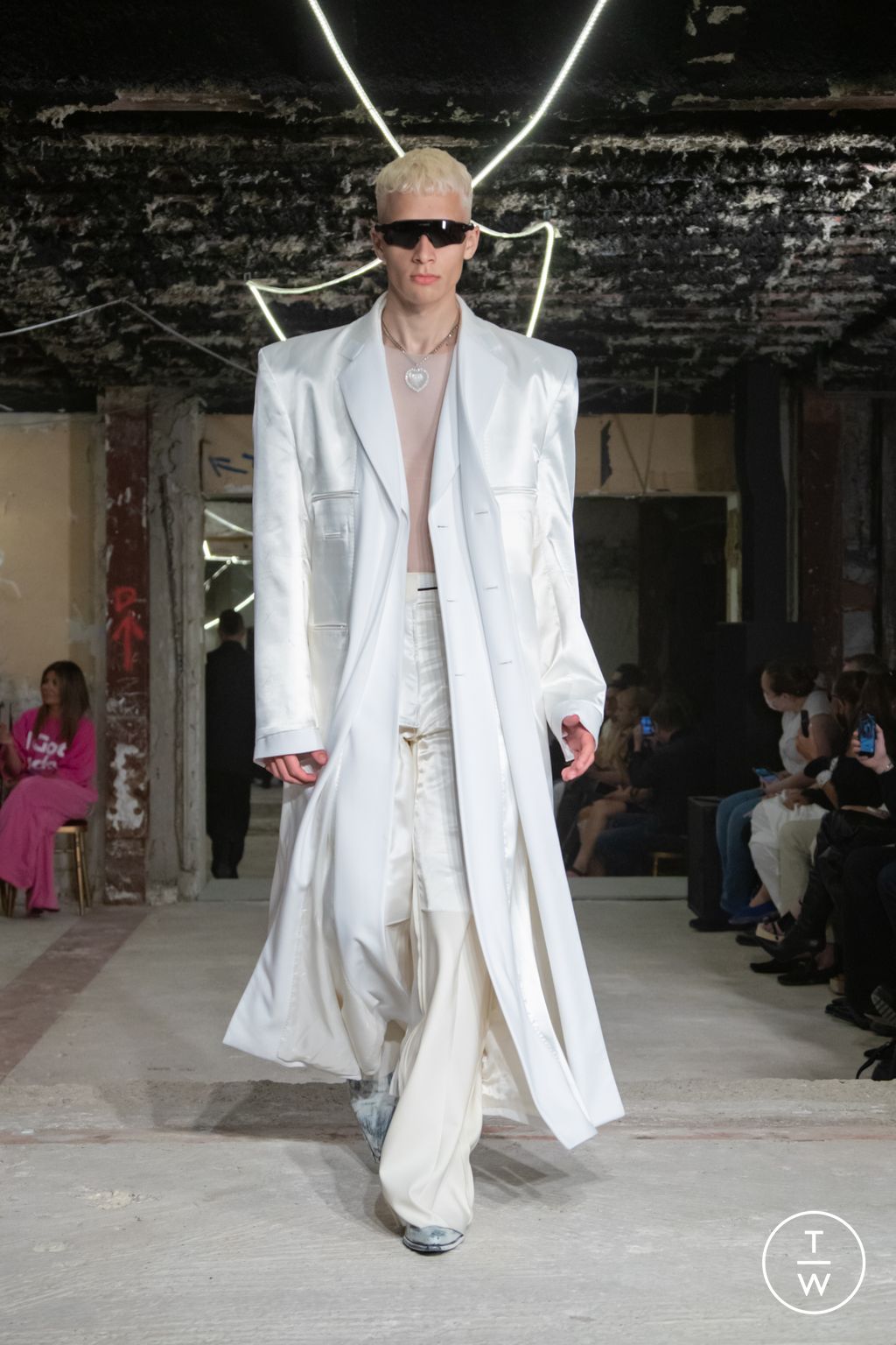 Fashion Week Paris Spring/Summer 2023 look 60 from the VETEMENTS collection womenswear