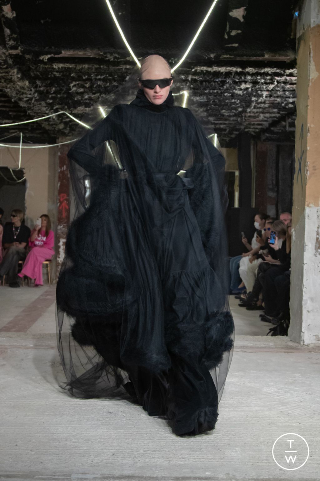 Fashion Week Paris Spring/Summer 2023 look 62 from the VETEMENTS collection 女装