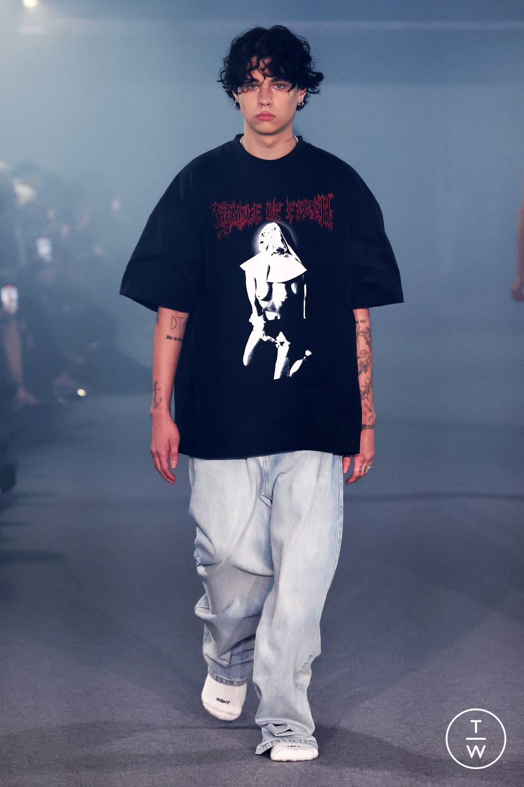 Fashion Week Paris Spring/Summer 2025 look 15 from the VETEMENTS collection womenswear