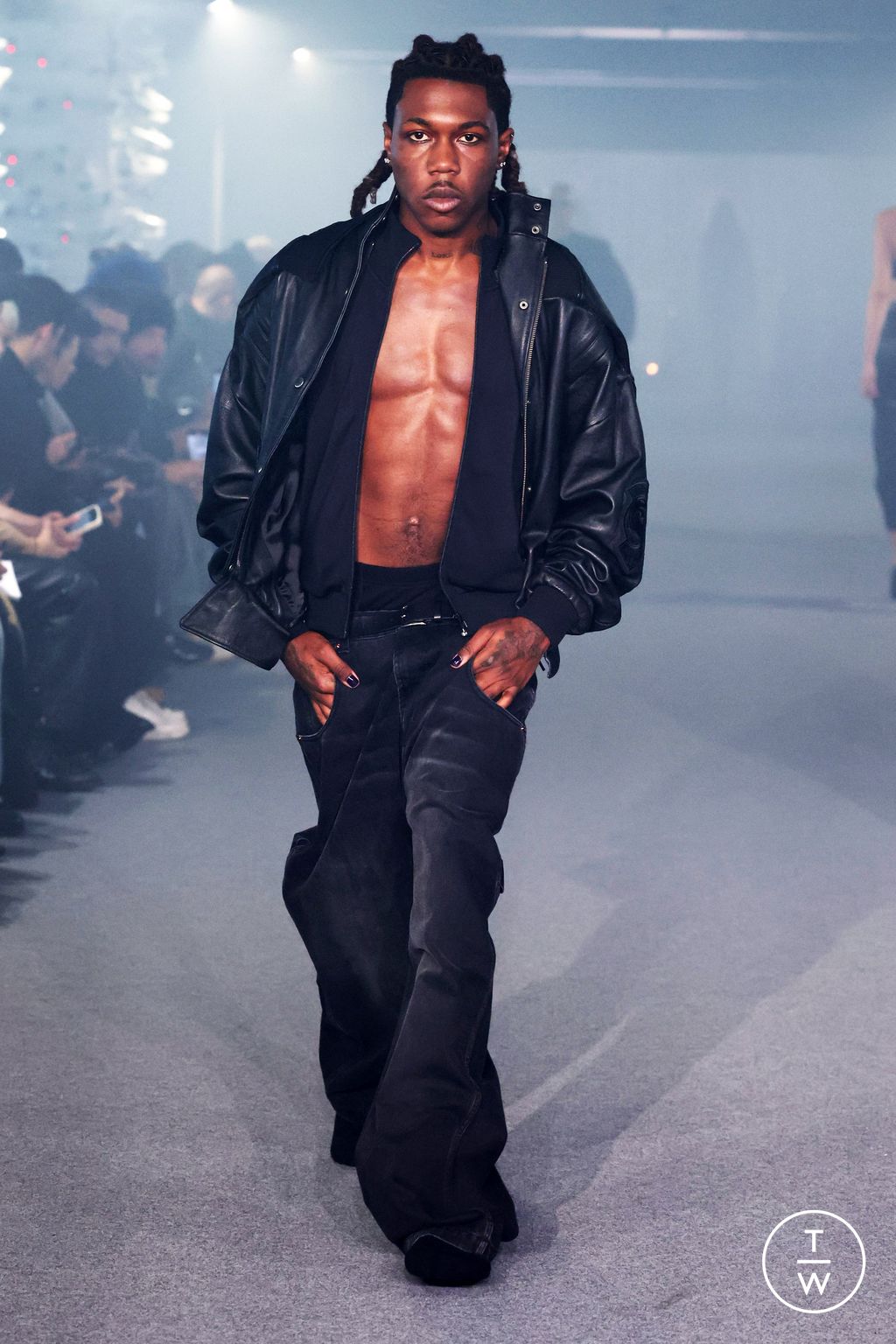 Fashion Week Paris Spring/Summer 2025 look 18 de la collection VETEMENTS womenswear