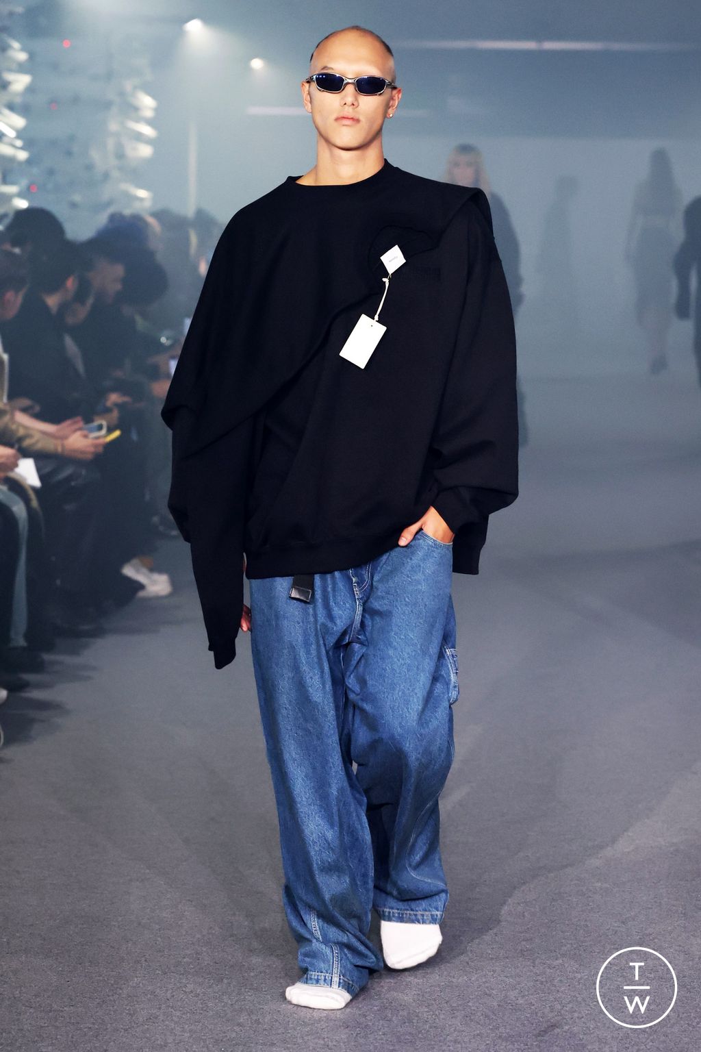 Fashion Week Paris Spring/Summer 2025 look 19 de la collection VETEMENTS womenswear