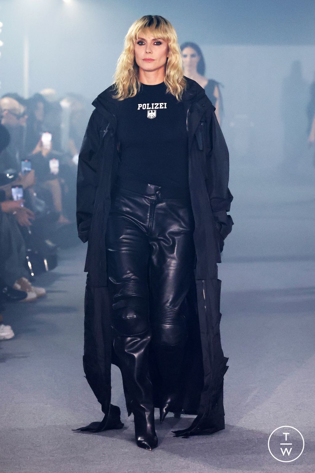 Fashion Week Paris Spring/Summer 2025 look 20 from the VETEMENTS collection womenswear