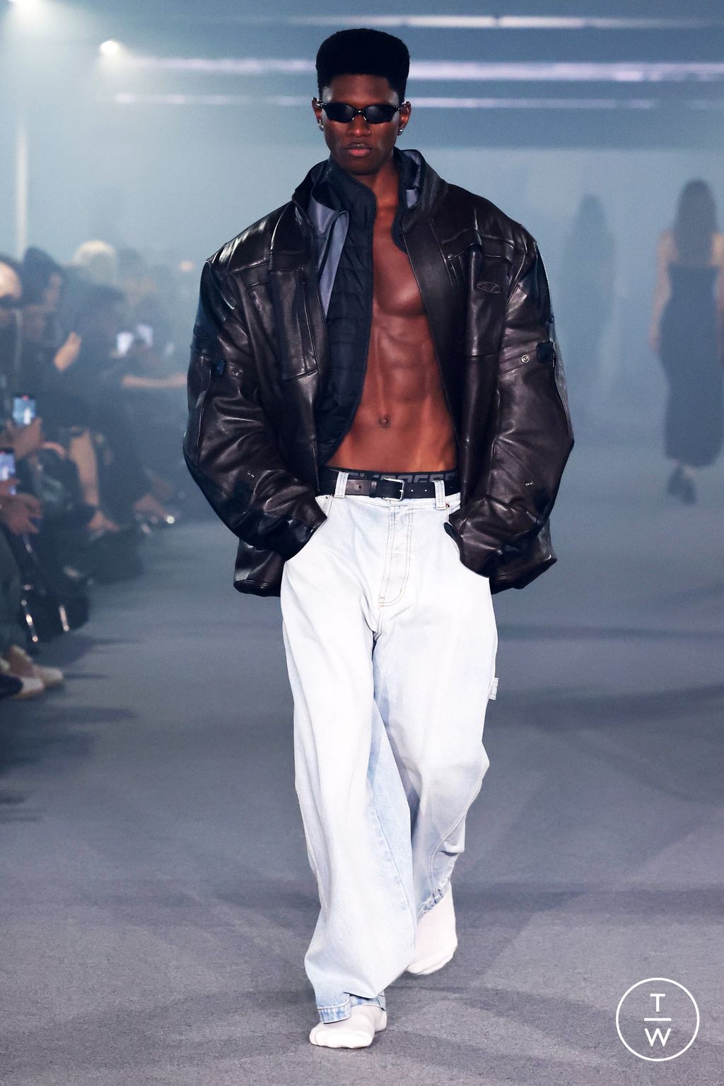 Fashion Week Paris Spring-Summer 2025 look 24 de la collection VETEMENTS womenswear