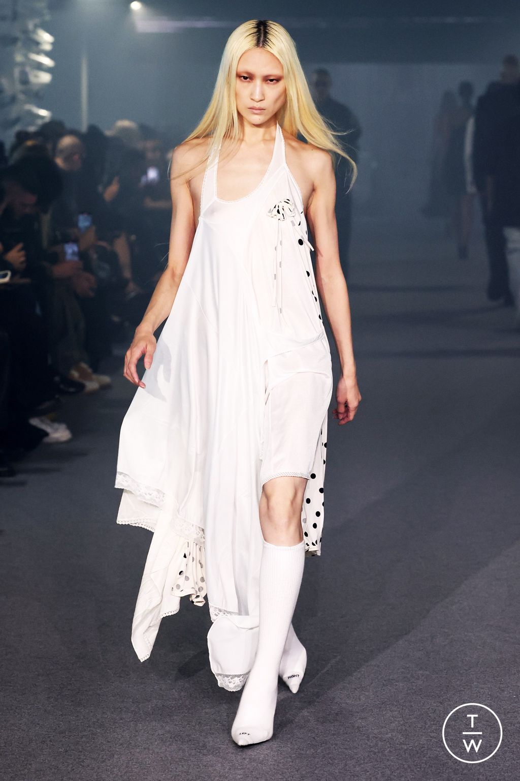 Fashion Week Paris Spring/Summer 2025 look 25 from the VETEMENTS collection womenswear