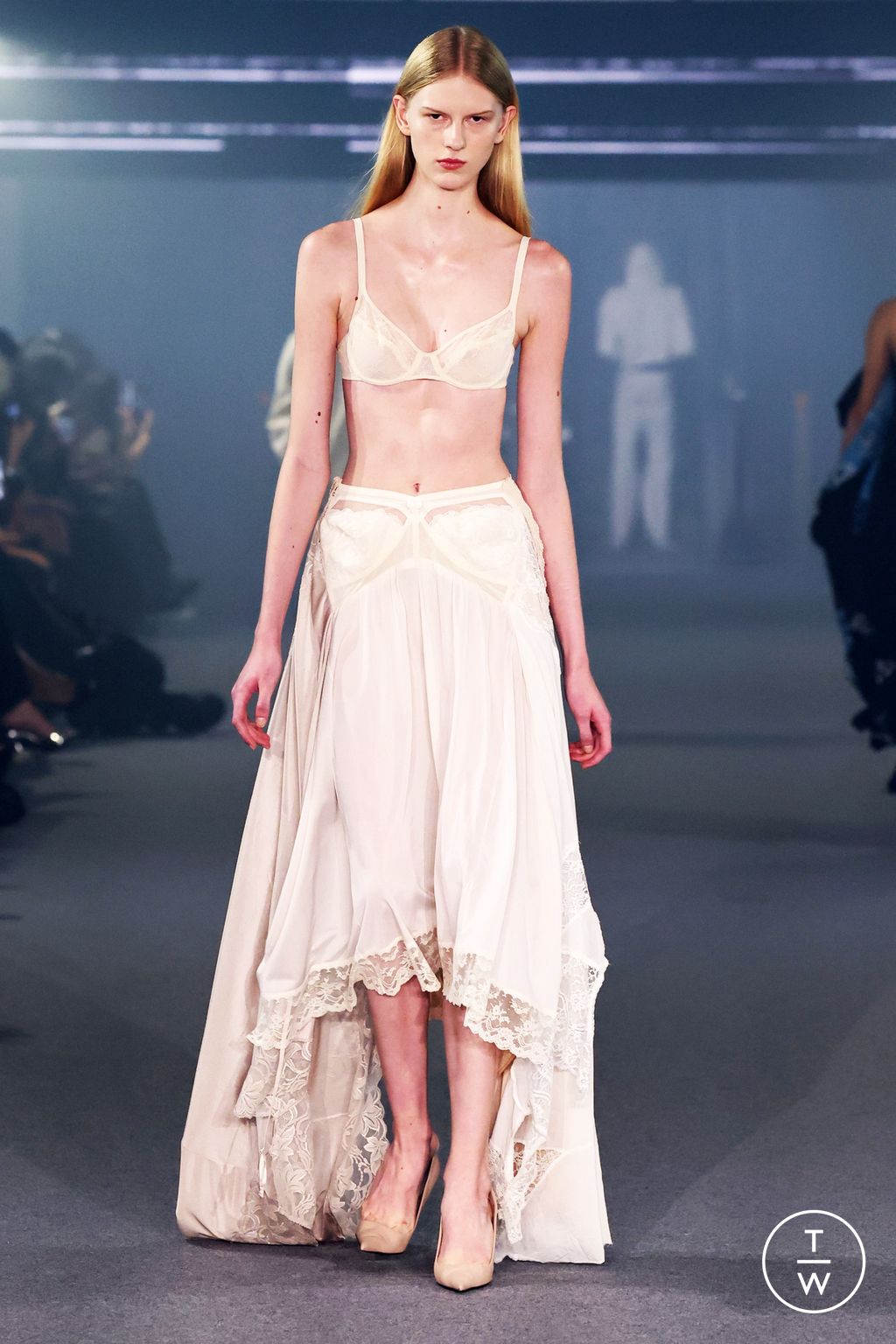 Fashion Week Paris Spring/Summer 2025 look 39 from the VETEMENTS collection womenswear