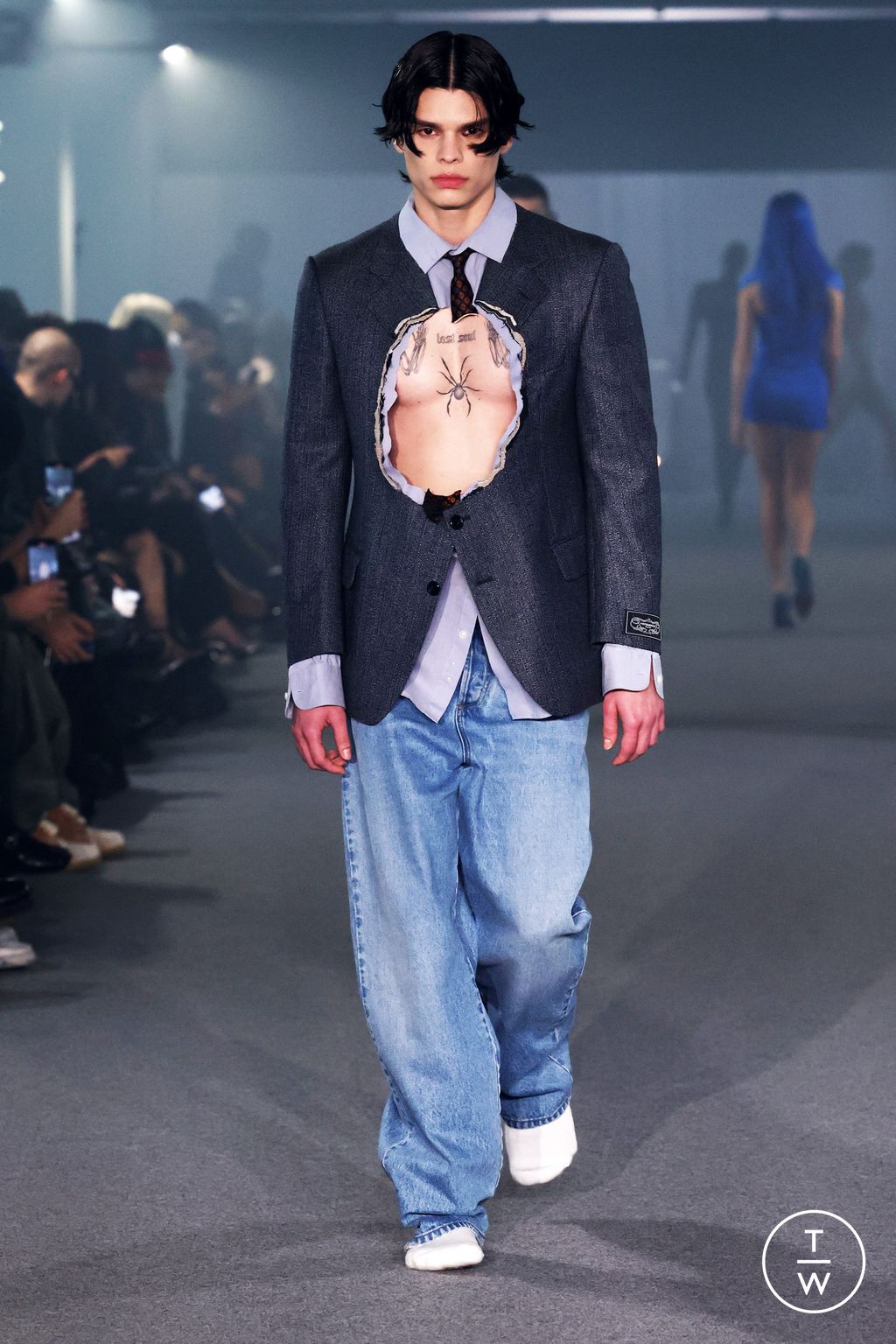 Fashion Week Paris Spring/Summer 2025 look 41 de la collection VETEMENTS womenswear